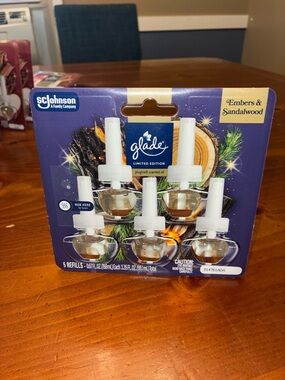 Glade Embers & Sandalwood Plug-In Refills - Purple & Gold